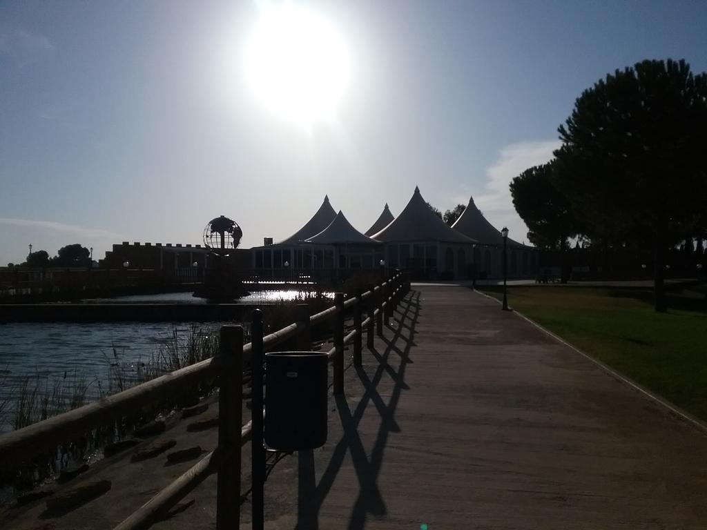 Hotel Vinedos Y Bodegas El Castillo Villarrobledo Bagian luar foto